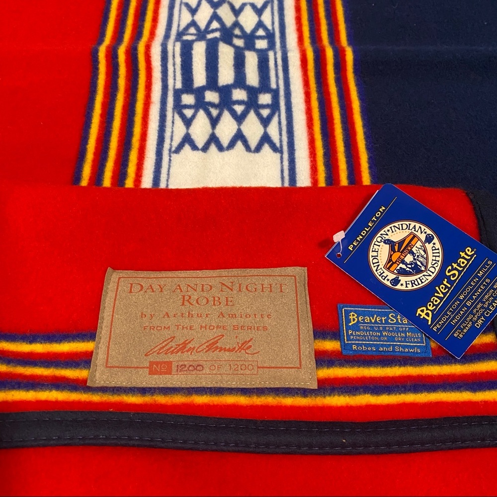 NWT Pendleton Day and Night Robe Hope Series Arthur Amiotte Native Blanket Beave - Picture 1 of 9